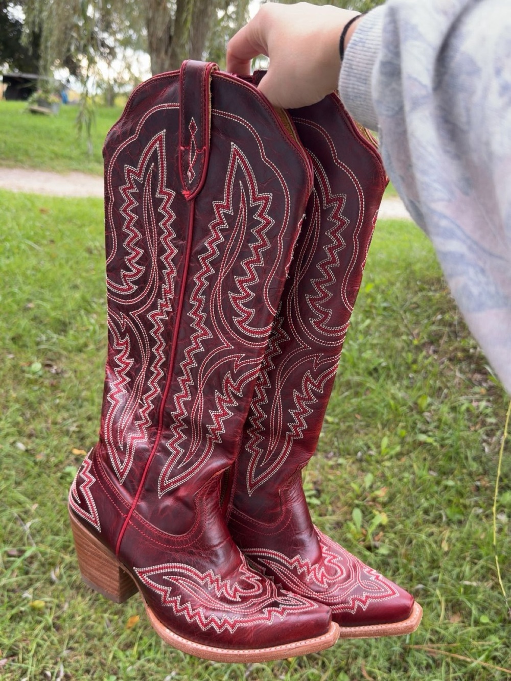 Size 8 Ariat Red Casanova’s